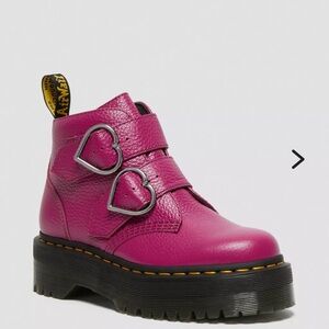 Dr. Martens Devon Hearts boots